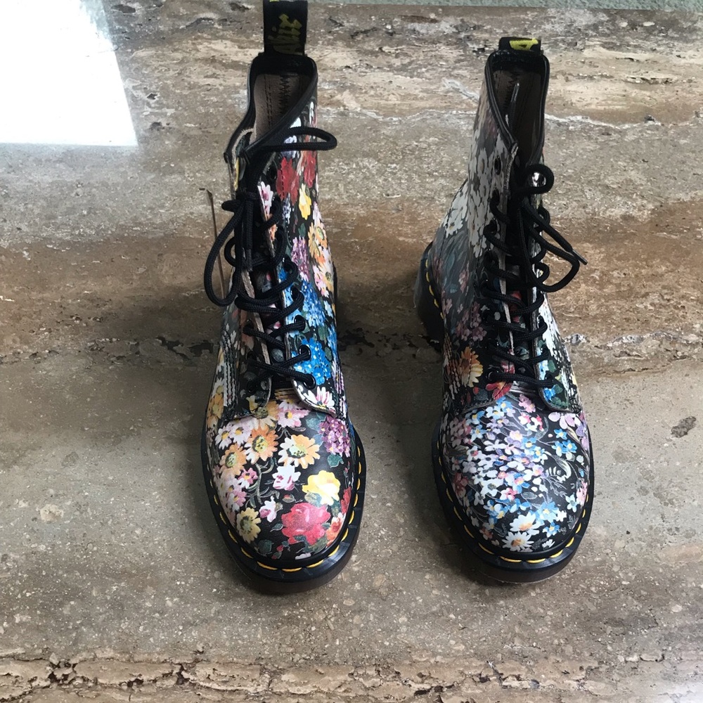 Floral Doc Martens AirWair Size 9 US Brand New